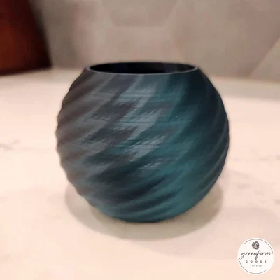 Chậu cây Retro Pixelated Spiral Planter