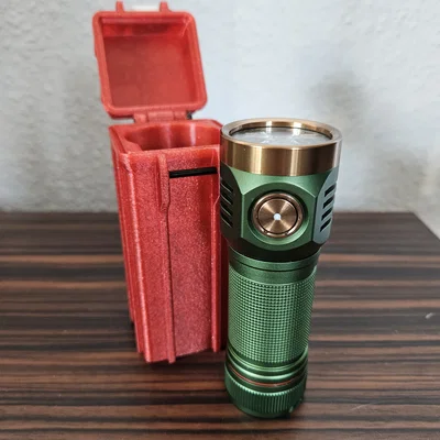 Hộp bảo vệ siêu bền cho Emisar D4SV2
