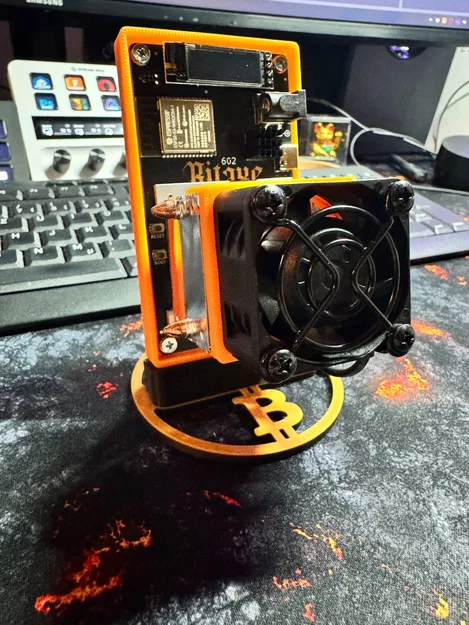 Giá đỡ để bàn cho máy đào Bitcoin Bitaxe Gamma 602 - Image 1
