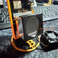 Giá đỡ để bàn cho máy đào Bitcoin Bitaxe Gamma 602 - Thumbnail 3