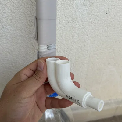 Bộ chuyển đổi góc 90° gom hai ống thoát nước máy lạnh về một