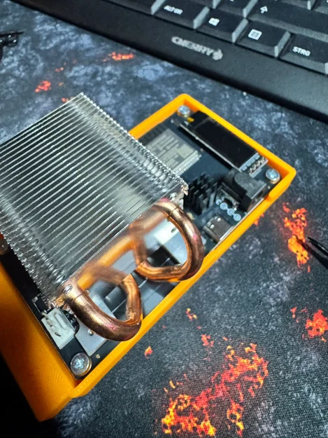 Giá đỡ để bàn cho máy đào Bitcoin Bitaxe Gamma 602 - Image 6