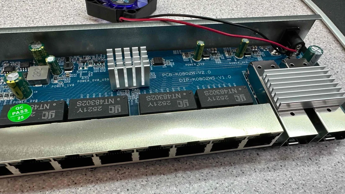 Vỏ hộp (Case) có quạt tản nhiệt cho Switch K0802WS - Image 3