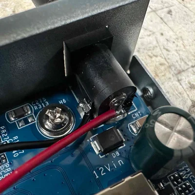 Case bảo vệ tích hợp quạt làm mát cho switch Generic K0402WS
