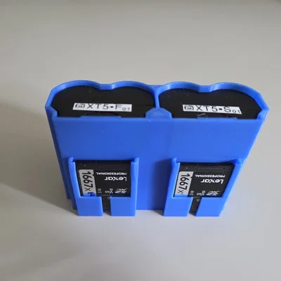 Hộp đựng 2 pin Fuji NP-W235 kèm khay giữ 2 thẻ nhớ SD