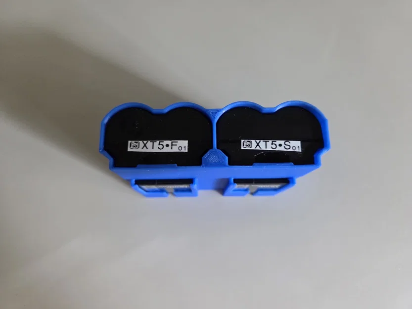 Hộp đựng 2 pin Fuji NP-W235 kèm khay giữ 2 thẻ nhớ SD - Image 4