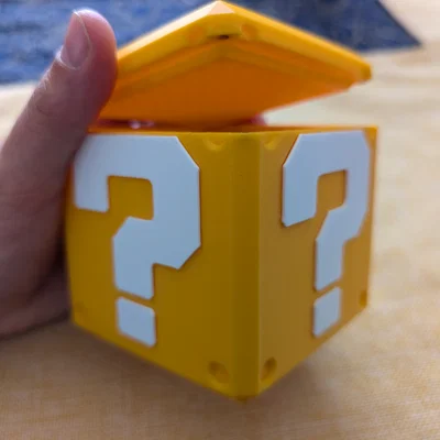 Hộp Mario Question Mark Block có nắp nam châm
