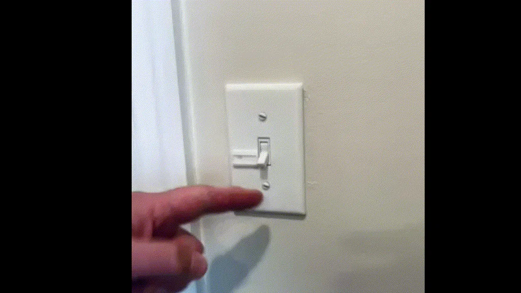 Tấm ốp công tắc kèm chốt khóa an toàn (Lockout) - Image 1