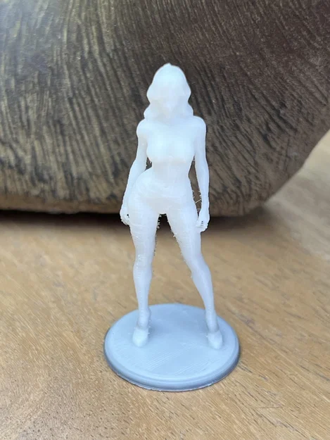 Mô hình cô gái đứng quyến rũ số 3 - Image 2