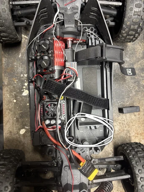 Hộp chứa bộ thu sóng (Receiver Box) cho xe RC ARRMA Typhon Mega 665 - Image 3