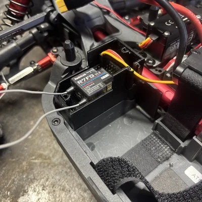 Hộp chứa bộ thu sóng (Receiver Box) cho xe RC ARRMA Typhon Mega 665
