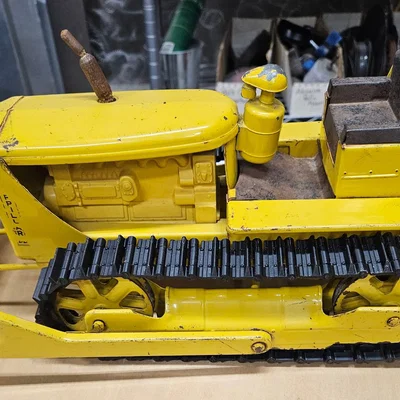 Dải xích thay thế cho mô hình xe ủi Caterpillar D6 của Doepke