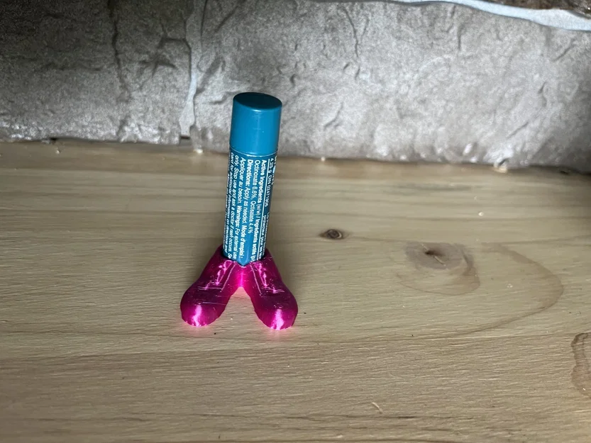 Đế giữ son dưỡng môi hình giày tí hon độc đáo (Lip Chap Holder) - Image 1