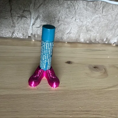 Đế giữ son dưỡng môi hình giày tí hon độc đáo (Lip Chap Holder)