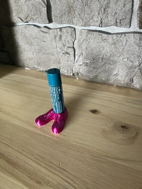Đế giữ son dưỡng môi hình giày tí hon độc đáo (Lip Chap Holder) - Image 3