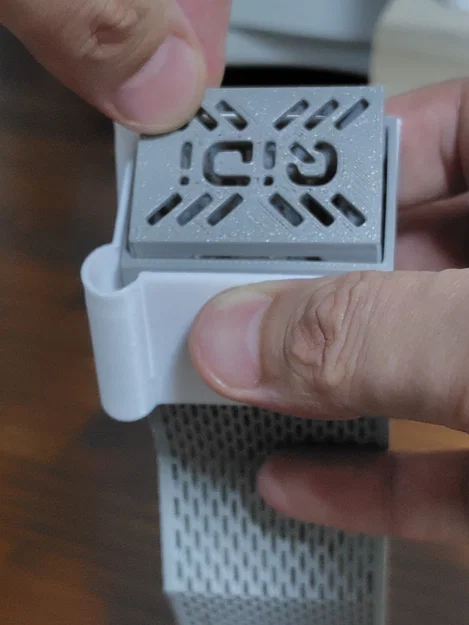 Dụng cụ mở nắp hộp hút ẩm cho Qidi Box - Image 1