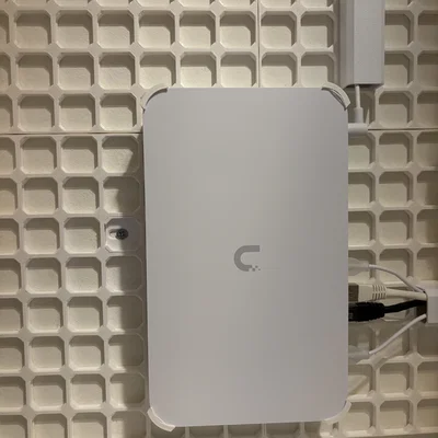 Giá treo Unifi UCG Fiber chuẩn openGrid qua openConnect