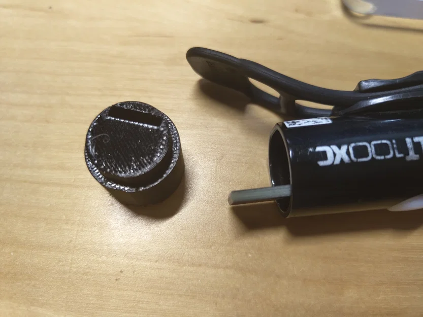 Nắp cao su che cổng sạc đèn xe đạp Volt100XC (In 3D) - Image 2