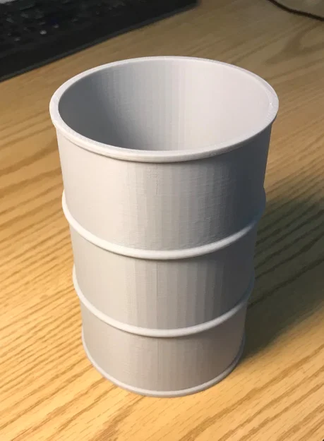 Mô hình thùng phuy 3D tiện ích để đựng dụng cụ trên bàn làm việc - Image 1