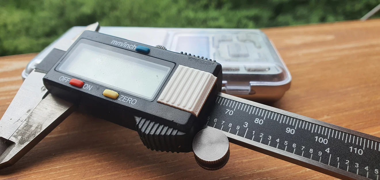 Nắp pin cho thước kẹp (Caliper Battery Cover) - Image 1