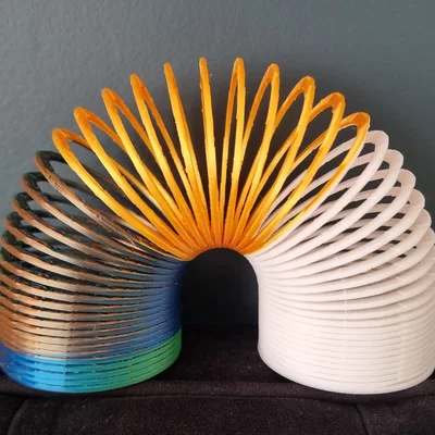 Slinky – Springo: Đồ chơi lò xo in 3D thú vị