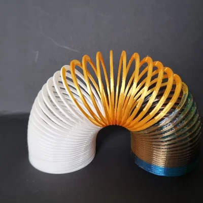 Slinky – Springo: Đồ chơi lò xo in 3D thú vị
