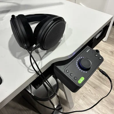 Giá treo dưới bàn Audient Evo 4 cho bàn IKEA Utespelare