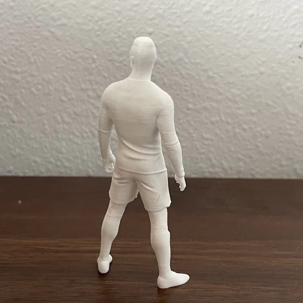 Mô hình in 3D Cristiano Ronaldo - Tượng CR7 để bàn độc đáo - Image 3