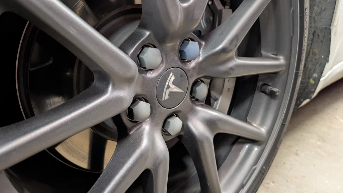 Nắp đậy ốc tán mâm Aero 18 inch thay thế cho Tesla Model 3 - Image 1