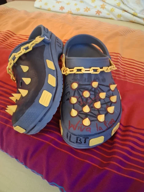 Phụ kiện độ Crocs cực chất: Cách tự in 3D gai và xích trang trí dép - Image 2