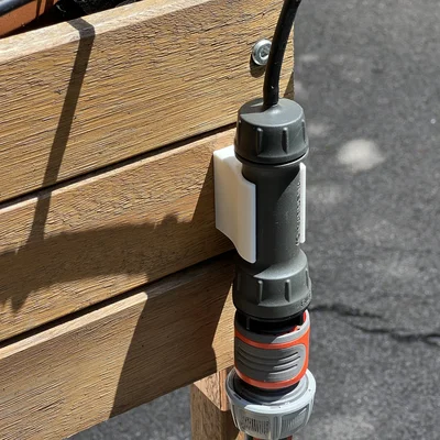 Giá đỡ dọc cho bộ điều khiển Gardena Master Unit 1000