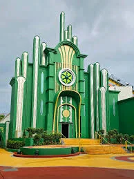 Mô hình tòa lâu đài Emerald City từ Wizard of Oz - Image 1