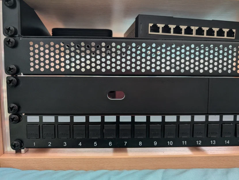 Giá treo tủ rack 19" 1U cho Unifi UGC Ultra - Image 1