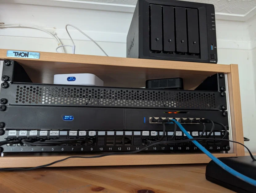 Giá treo tủ rack 19" 1U cho Unifi UGC Ultra - Image 3