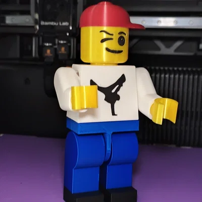 Mô hình Breakdancer kiểu LEGO