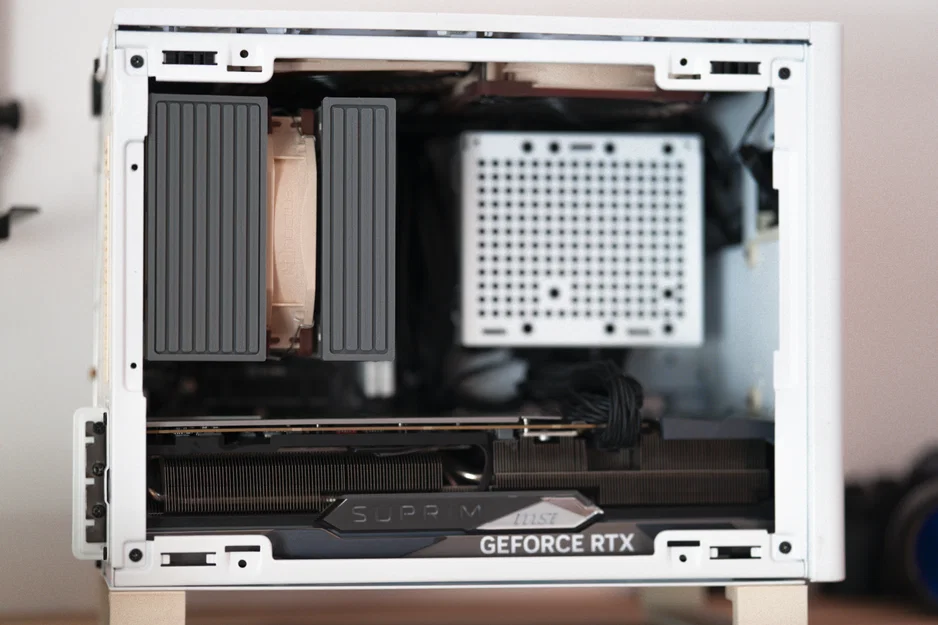 Ốp che quạt cho tản nhiệt Noctua NH-D12L - Image 1