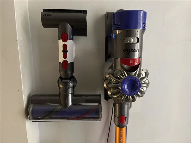 Giá treo phụ kiện Dyson V8 Absolute+ (Wall-mount in 3D) - Image 1