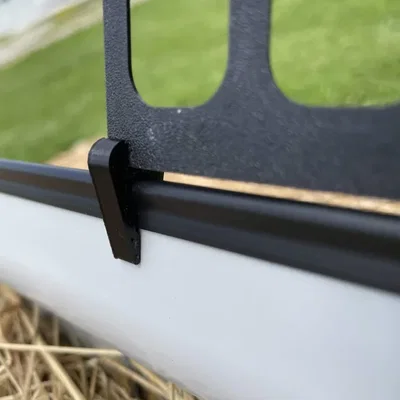 Ngàm gắn vỉ chống chim cho luống rau kim loại (Raised Bed Mount)