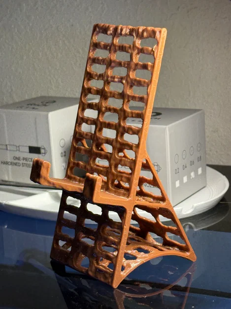 Giá đỡ điện thoại in 3D thiết kế vân nổi độc đáo - Image 1
