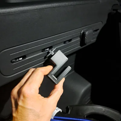 Móc treo đồ trong cốp xe Kia EV5