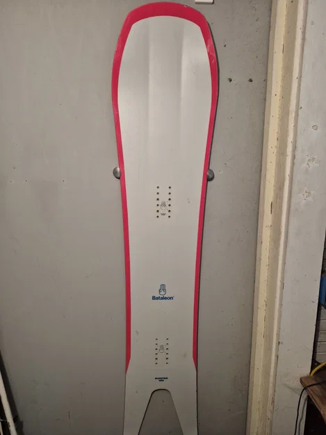 Giá treo ván trượt tuyết gắn tường (Snowboard Wall Mount) - Image 1