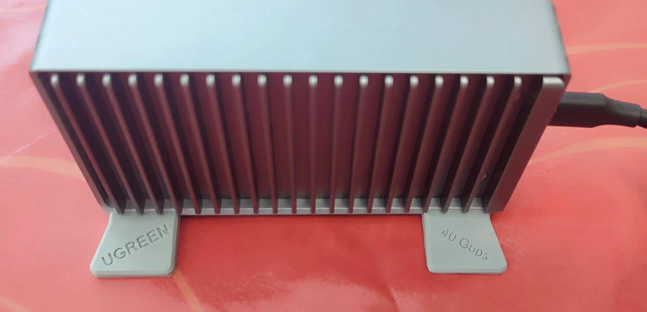 Chân đế cho vỏ đựng ổ cứng UGREEN SSD 40Gbps - Image 1