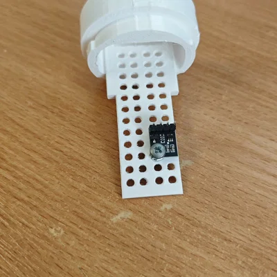 Đế gắn cảm biến đa năng kèm tấm lưới tản nhiệt và lỗ cáp PG-7
