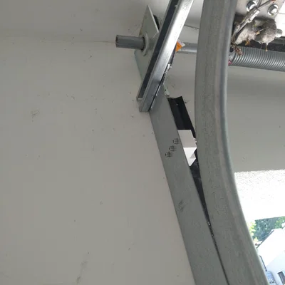 Giá đỡ cảm biến Satel MXD 300 cho cửa cuốn (cửa trượt)