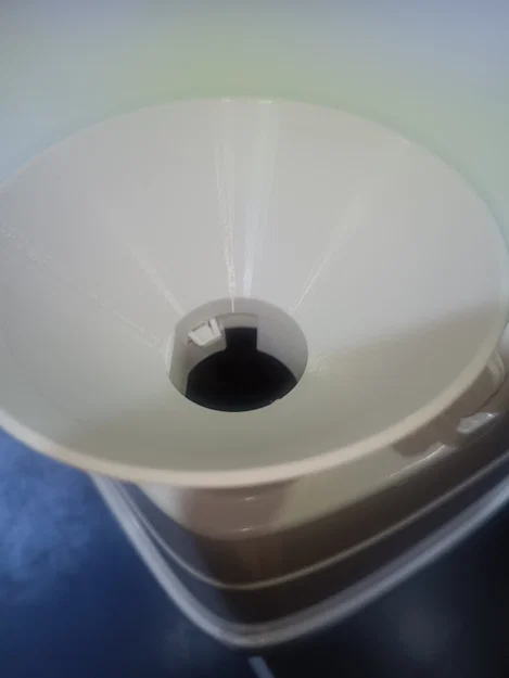 Phễu châm nước cho bồn cầu di động Thetford Porta Potti - Image 3