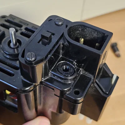 Bạc đạn (Bushing) và giá đỡ motor cho máy may Singer Futura