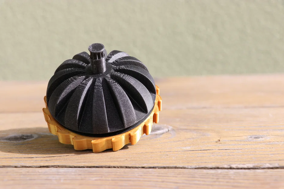 Con quay hai tầng (Two-Stage Spinning Top) - Image 1