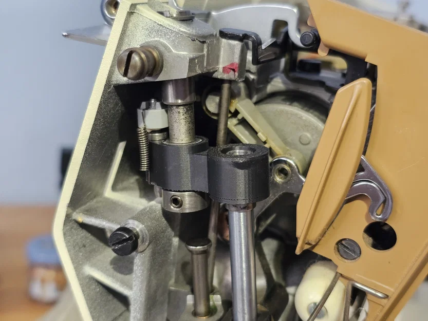 Tay đòn điều khiển Zigzag (Bight Actuator) cho máy may Singer Futura Series - Image 1