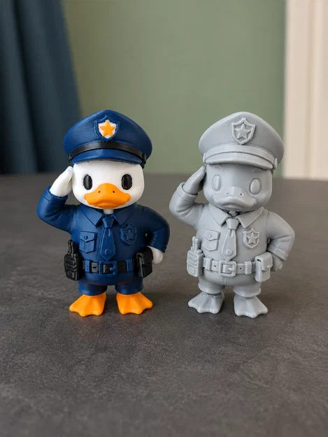Mô hình chú vịt cảnh sát Officer Quackers - Image 1