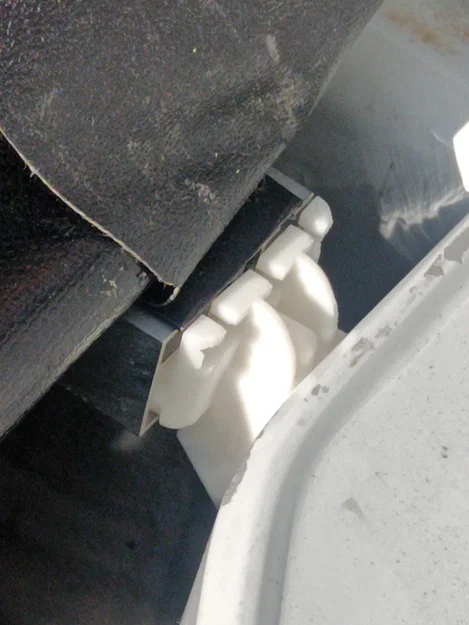 Kẹp giữ bạt che thùng xe Holden Commodore Omega - Image 2